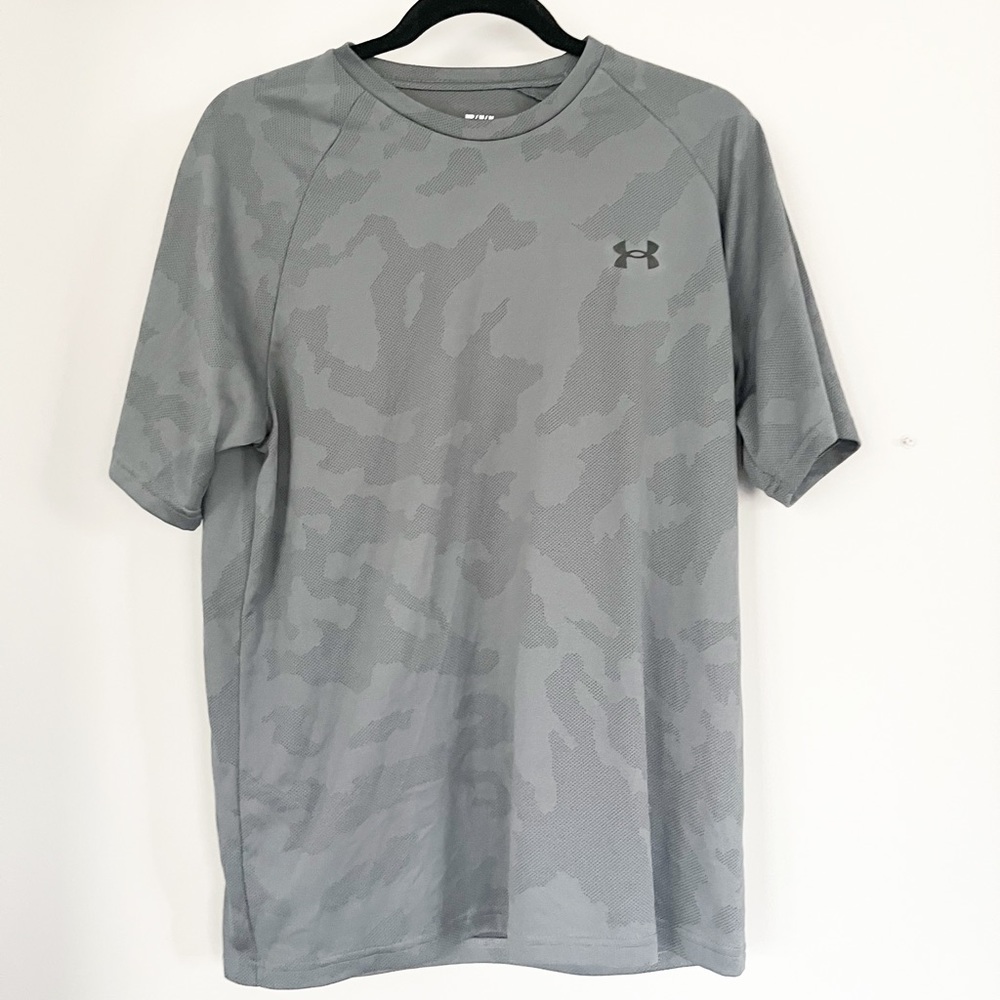 Under Armour T-shirt, loose, fit, medium